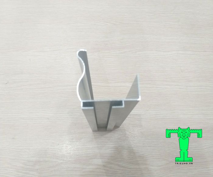 Thanh nhôm U61x56x1 mm của cửa trượt này dùng được cho các loại panel Thanh nhôm U61x56x1 mm của cửa trượt này dùng được cho các loại panel