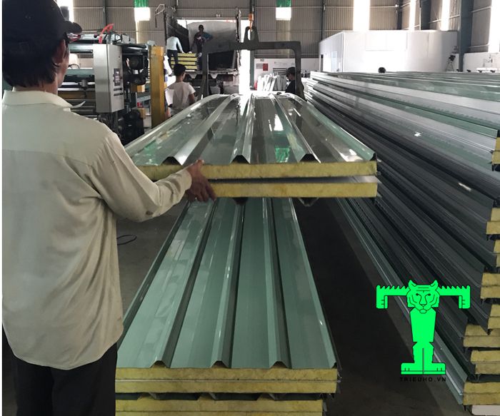 Tôn cách nhiệt chống cháy Glasswool hiệu quả trong việc cách nhiệt, cách âm và chống cháy Tôn cách nhiệt chống cháy này hiệu quả trong việc cách nhiệt, cách âm và chống cháy