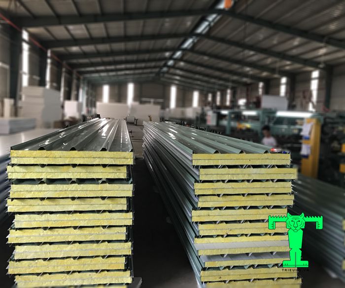 Tôn cách nhiệt chống cháy Glasswool dày 75mm