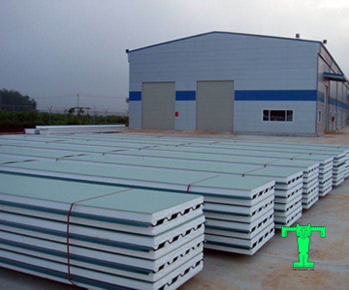 Công trình công nghiệp và dân dụng đều thường xuyên lựa chọn tôn cách nhiệt EPs để lợp mái