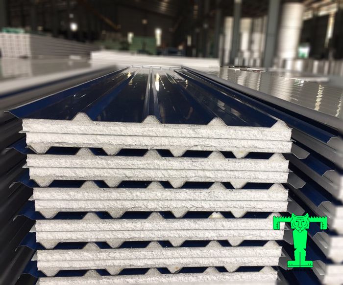 Tôn cách nhiệt Đông Á 3 lớp tôn nền dày 0.45mm + EPS + tôn 0.35mm cấu tạo 3 lớp chặt chẽ với nhau