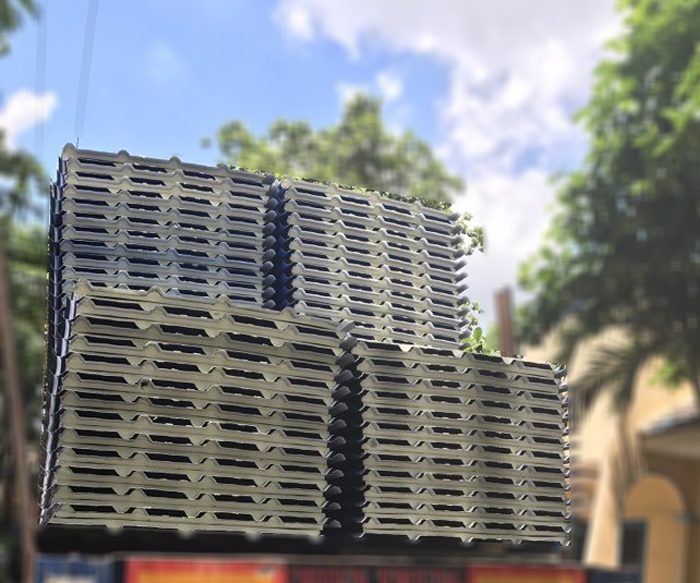 Tôn cách nhiệt Hoa Sen 3 lớp tôn nền dày 0.45mm + EPS + tôn 0.40mm luôn có mặt ở mọi công trình