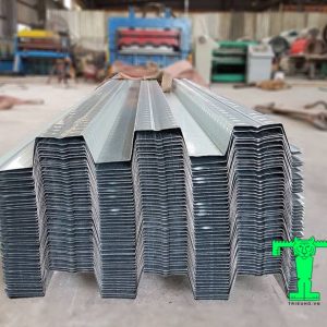 Tấm sàn deck dùng để đổ bê tông, Vật liệu tôn cách nhiệt này có thể thay thế coppha và không cần cột chống