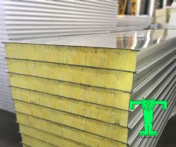 Tấm Panel Glasswool 3 lớp tôn nền dày 0.40mm + Glasswool 75mm 64kg/m3 + tôn 0.40mm