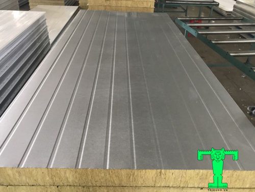 Panel Lò Sấy Rockwool 3 lớp tôn nền dày 0.55mm mạ màu + Rockwool 50mm 120kg/m3 + tôn 0.75mm mạ kẽm