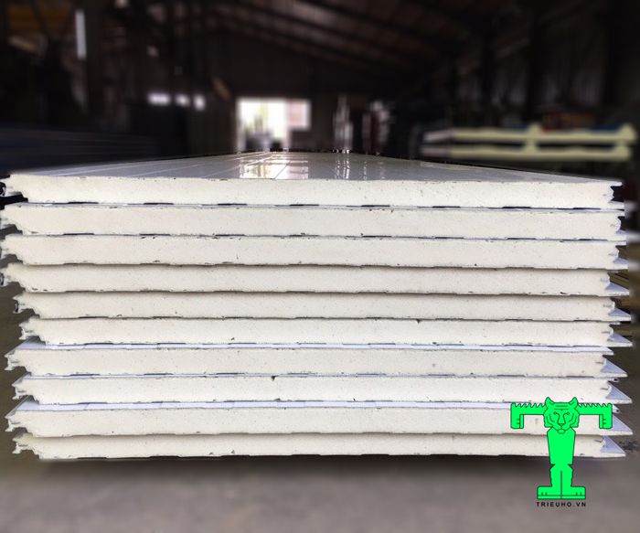 Cấu tạo của tấm Panel PU 3 lớp tôn nền dày 0.45mm + PU 75mm + tôn 0.45mm Cấu tạo của tấm Panel PU 3 lớp tôn nền dày 0.45mm + PU 75mm + tôn 0.45mm