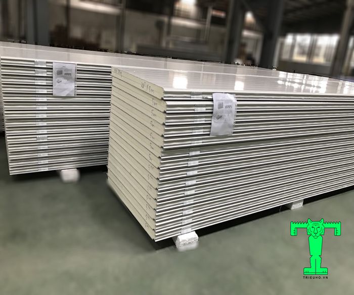 Cấu tạo của tấm Panel PU 3 lớp tôn nền dày 0.45mm + PU 100mm + tôn 0.45mm Cấu tạo của tấm Panel PU 3 lớp tôn nền dày 0.45mm + PU 100mm + tôn 0.45mm