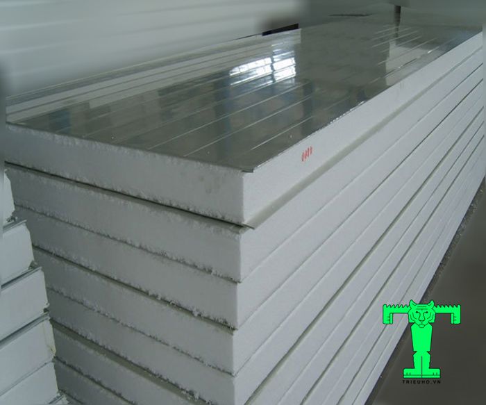 Tấm Panel EPS 3 lớp tôn nền dày 0.40mm + EPS 50mm + tôn 0.40mm cứng, siêu chắc chắn và chông thấm dột hoàn toàn Tấm Panel EPS 3 lớp tôn nền dày 0.40mm + EPS 50mm + tôn 0.40mm