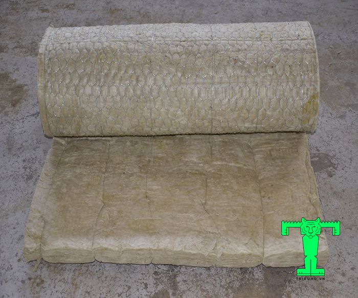 Rockwool dày 100mm dạng cuộn lưới có cấu tạo chính là từ quặng xỉ và đá Basalt Rockwool dày 100mm dạng cuộn lưới có cấu tạo chính là từ quặng xỉ và đá Basalt