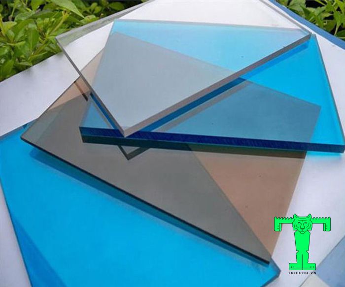 Tấm Lấy Sáng Polycarbonate Đặc Ruột