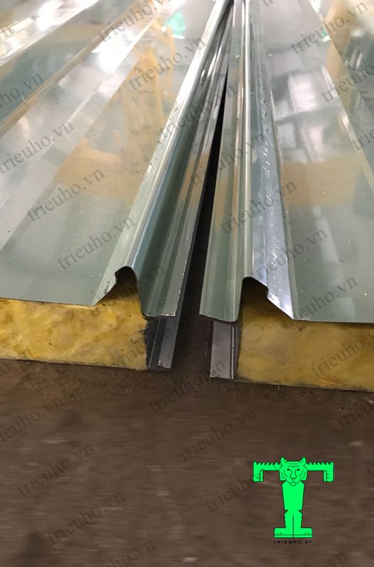 Tôn cách nhiệt chống cháy Glasswool, Tôn Lõi Bông Thủy Tinh, Tôn 3 Lớp Bông Thủy Tinh, Tôn Chống Nóng Bông Thủy Tinh Tôn cách nhiệt chống cháy Glasswool, tôn bông thủy tinh