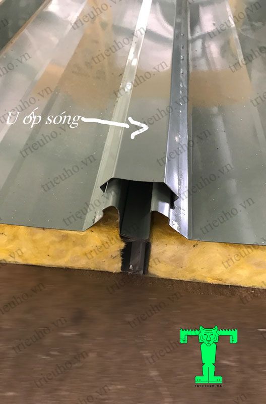 Tôn cách nhiệt chống cháy Glasswool, Tôn Lõi Bông Thủy Tinh, Tôn 3 Lớp Bông Thủy Tinh, Tôn Chống Nóng Bông Thủy Tinh Tôn cách nhiệt chống cháy Glasswool, tôn bông thủy tinh