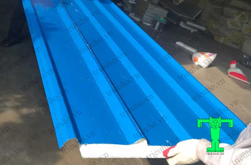 tôn chống nóng xốp eps ở giữa tôn chống nóng xốp eps ở giữa