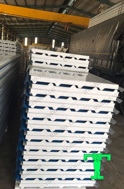 tôn chống nóng xốp eps ở giữa tôn chống nóng xốp eps ở giữa
