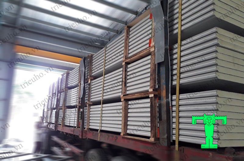 Triệu Hổ cung cấp tấm tôn Panel cách nhiệt PU tại Khánh Hoà