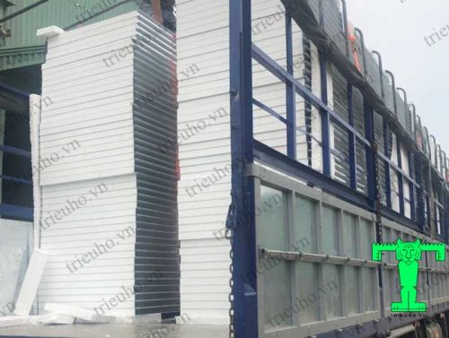 Triệu Hổ vận chuyển Panel cách nhiệt cho công trình tại Bình Định