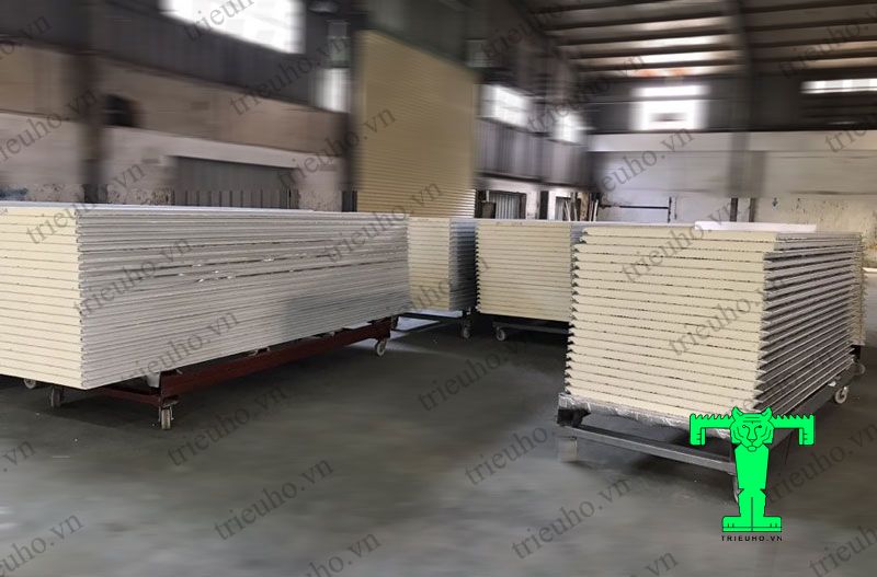 Triệu Hổ cung cấp vách ngăn panel cách nhiệt PU tại An Giang