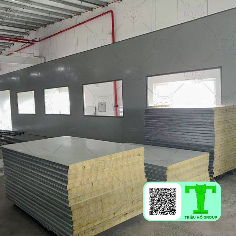 Nhờ cấu tạo dày dặn 2 lớp tôn và 1 lớp Rockwool 100mm nên Tấm Panel Rockwool dày 100mm được sử dụng rộng rãi trong các công trình