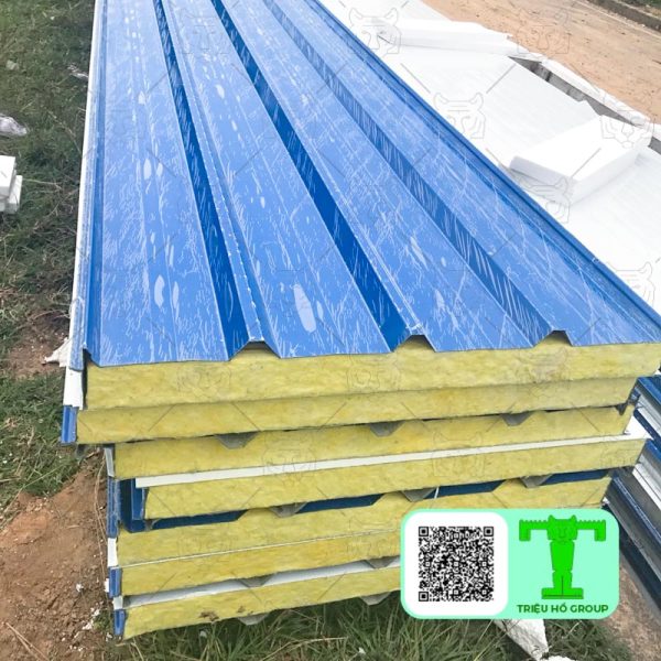 Tôn cách nhiệt chống cháy tôn 0.45mm + Glasswool 75mm + tôn 0.45mm bền đẹp chất lượng tốt nhất