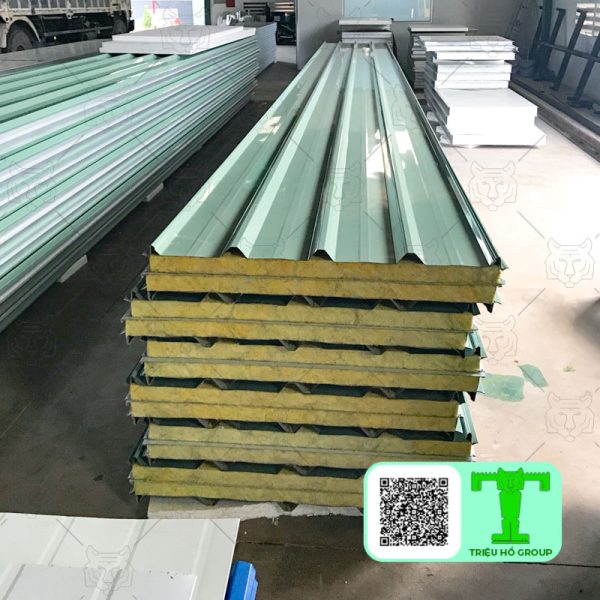 Tôn cách nhiệt chống cháy tôn 0.40mm + Glasswool 75mm + tôn 0.40mm bền đẹp rẻ