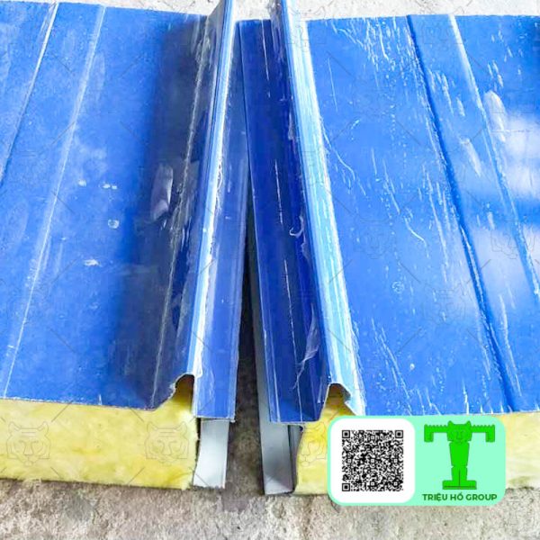 Tôn cách nhiệt chống cháy tôn 0.40mm + Glasswool 100mm + tôn 0.40mm cách nhiệt cách âm hiệu quả