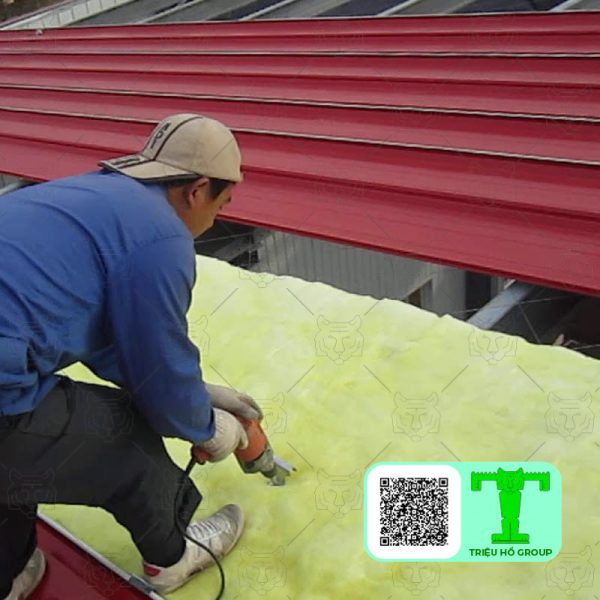 Bông thủy tinh Glass wool tỷ trọng 24kg/m3 x20mx50mm có giấy bạc với rất nhiều ưu điểm. Nên nó được người tiêu dùng ứng dụng vào nhiều mục đích khác nhau.