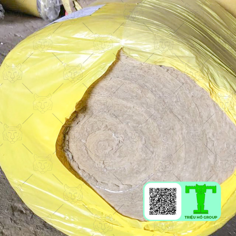 Bông khoáng Rockwool có lưới dày 50mm tỷ trọng 60kg/m3 dạng cuộn có cấu trúc dạng sợi, chứa túi khí nên chống cháy vượt trội