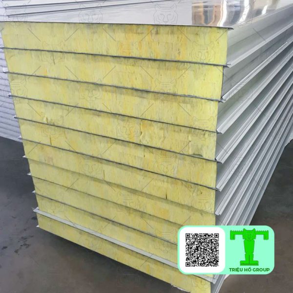 Panel Glasswool 3 lớp tôn nền dày 0.40mm + Glasswool 50mm 64kg/m3 + tôn 0.40mm bền, đẹp