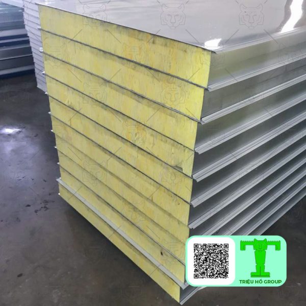 Glasswool panel bông thủy tinh 3 lớp tôn nền dày 0.45mm + Glasswool 100mm 64kg/m3 + tôn 0.45mm bền, đẹp, rẻ