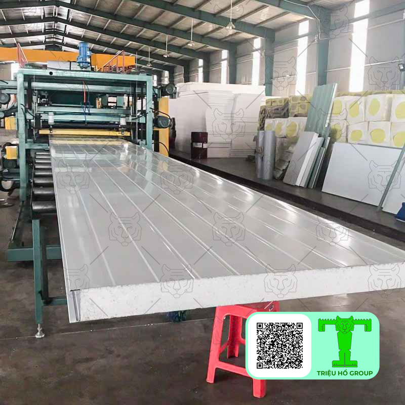 Panel EPS siêu nhẹ là dòng sản phẩm Panel EPS cách nhiệt rất được ưa chuộng trong thời gian gần đây nhờ tỷ trọng vô cùng nhẹ