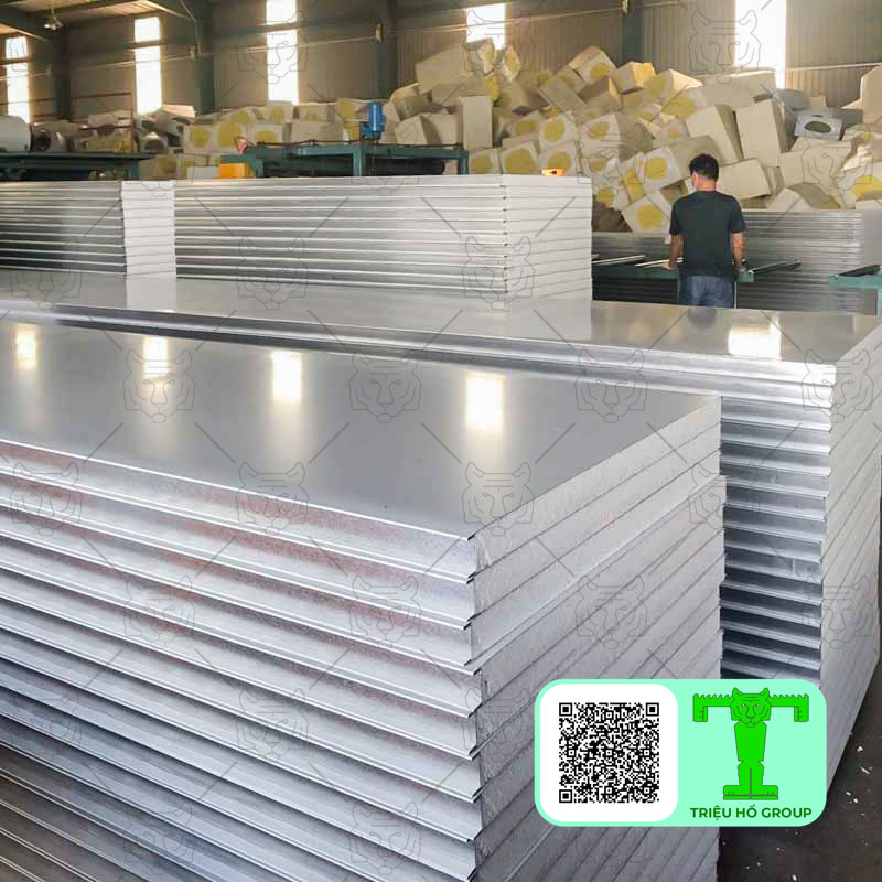 Tường panel có cấu trúc gồm 3 lớp nên cách âm, cách nhiệt được đánh giá cao hơn nhiều lần so với các loại vật liệu khác