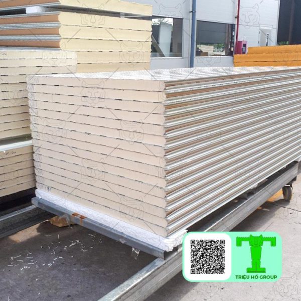 Tấm Panel PU/PIR có độ bền và tuổi thọ được đảm bảo lên tới 50 năm