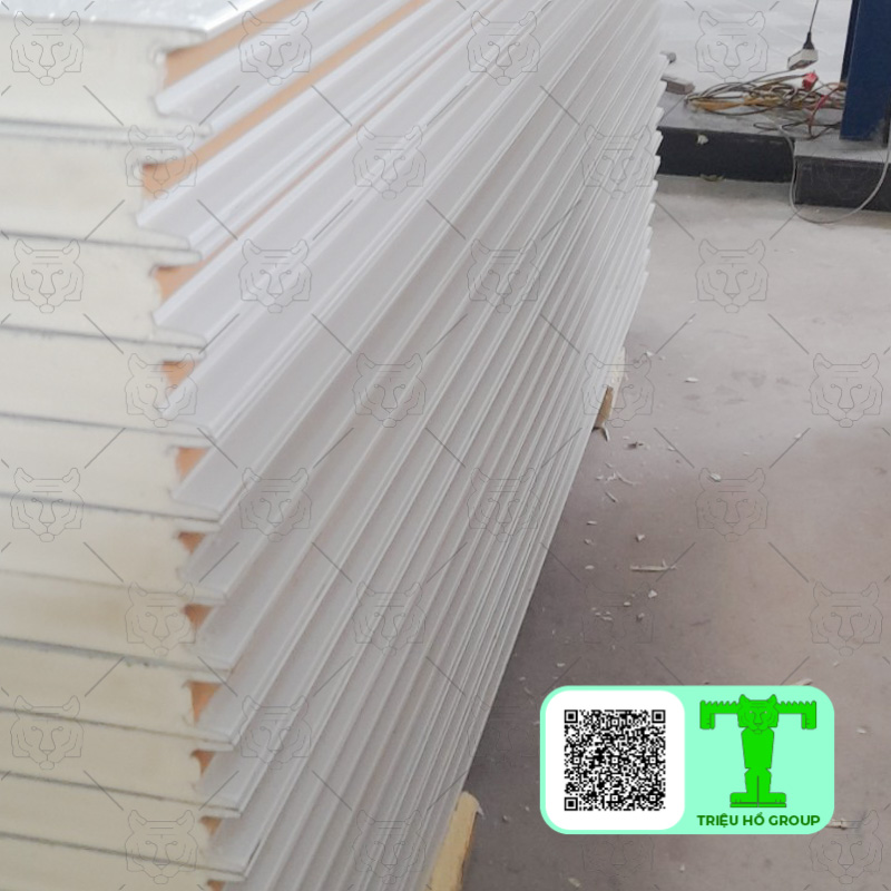 Tấm Panel PU/PIR dày 75mm tỷ suất truyền nhiệt cực thấp là 0,0182 kcal/m.h.oC nên nó có có thể cách nhiệt tốt