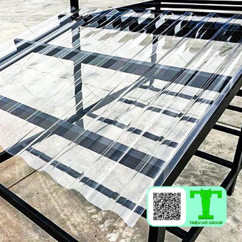 Tôn lấy sáng polycarbonate 11 sóng vuông có nhiều màu sắc đa dạng nên dễ dàng trong việc lựa chọn