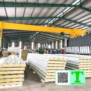 Tôn cách nhiệt chống cháy tôn 0.40mm + Rockwool 50mm + tôn 0.40mm là một trong những vật liệu mái được các nhà thầu