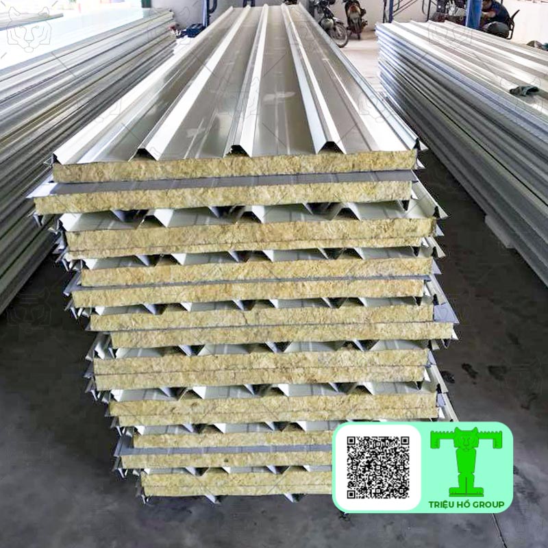 Lớp Rockwool ở giữa giúp Tôn chống cháy tôn 0.50mm có nhiều ưu điểm nổi bật đáp ứng mọi yêu cầu của khách hàng