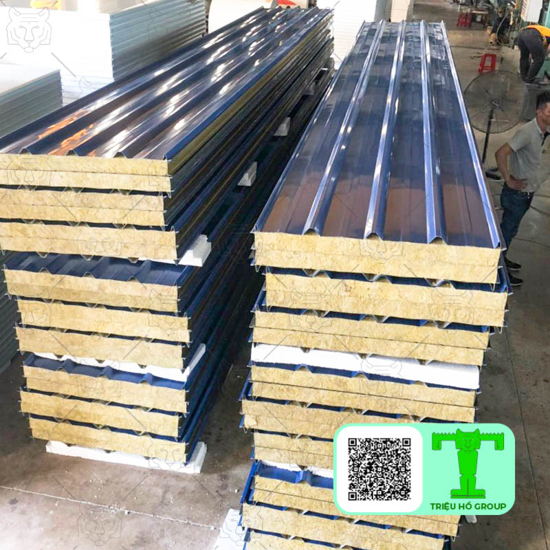 Tôn cách nhiệt Rockwool này có cấu tạo 3 lớp riêng biệt nhưng được liên kết chặt chẽ tạo nên sản phẩm hoàn hảo