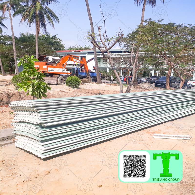 Tôn cách nhiệt PU Phương Nam 3 lớp tôn nền dày 0.55mm + PU + giấy bạc thường được sử dụng nhiều trong các công trình hiện đại