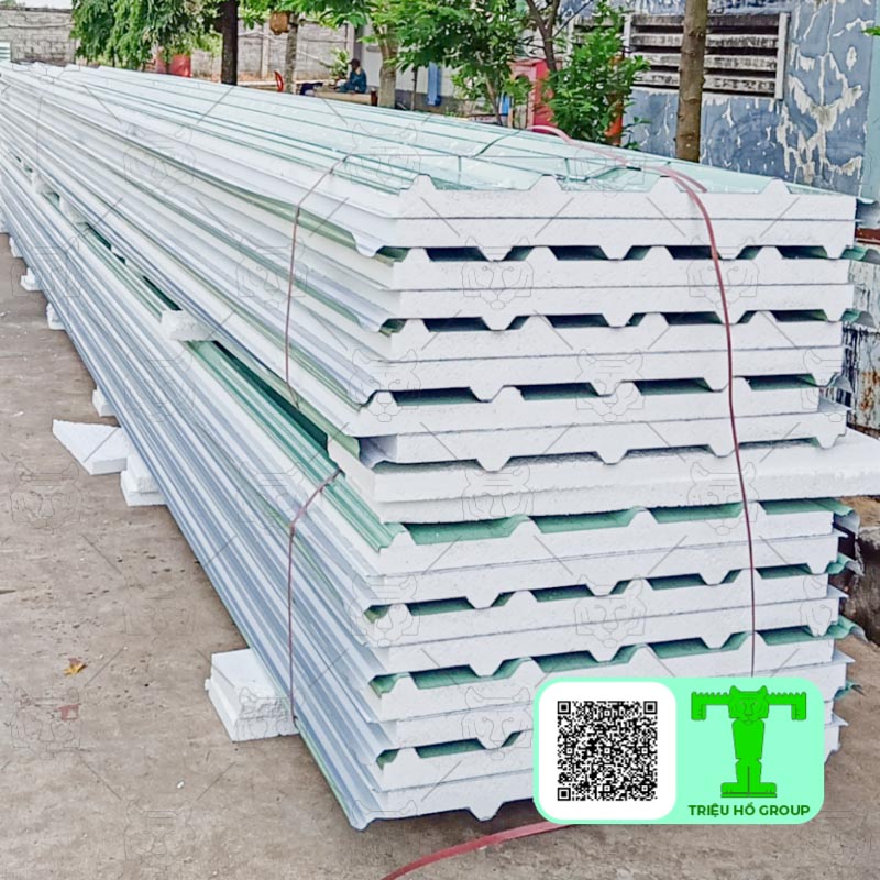 Tôn cách nhiệt Hoa Sen 3 lớp tôn nền dày 0.50mm + EPS + tôn 0.40mm là một trong những sản phẩm vật liệu lợp mái tốt nhất