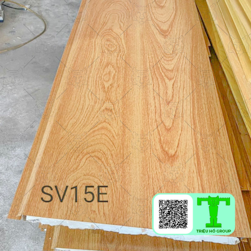 Trần tôn vân gỗ có trọng lượng vô cùng nhẹ, lại được sản xuất theo kích thước phù hợp nhất. Nên việc vận chuyển và thi công được dễ dàng hơn